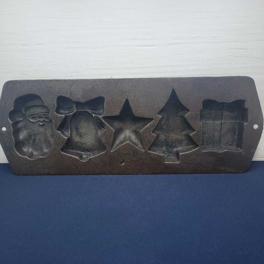Lodge 5H12 Cast Iron Christmas Muffin Pan Santa Tree Star Bell Gift 15.5"